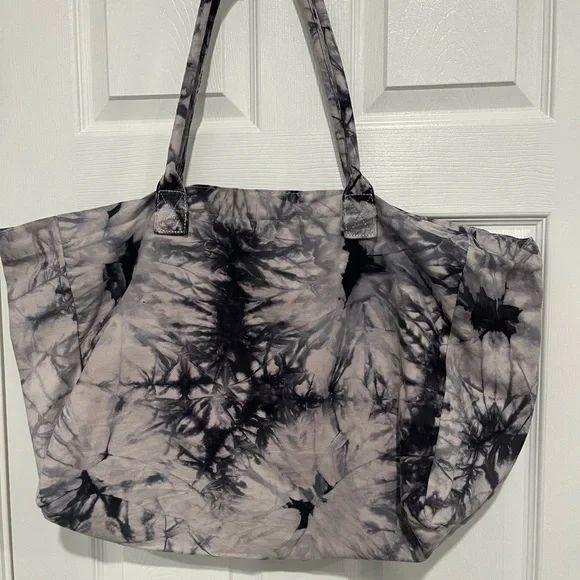 PINK - Picture 3 of 3